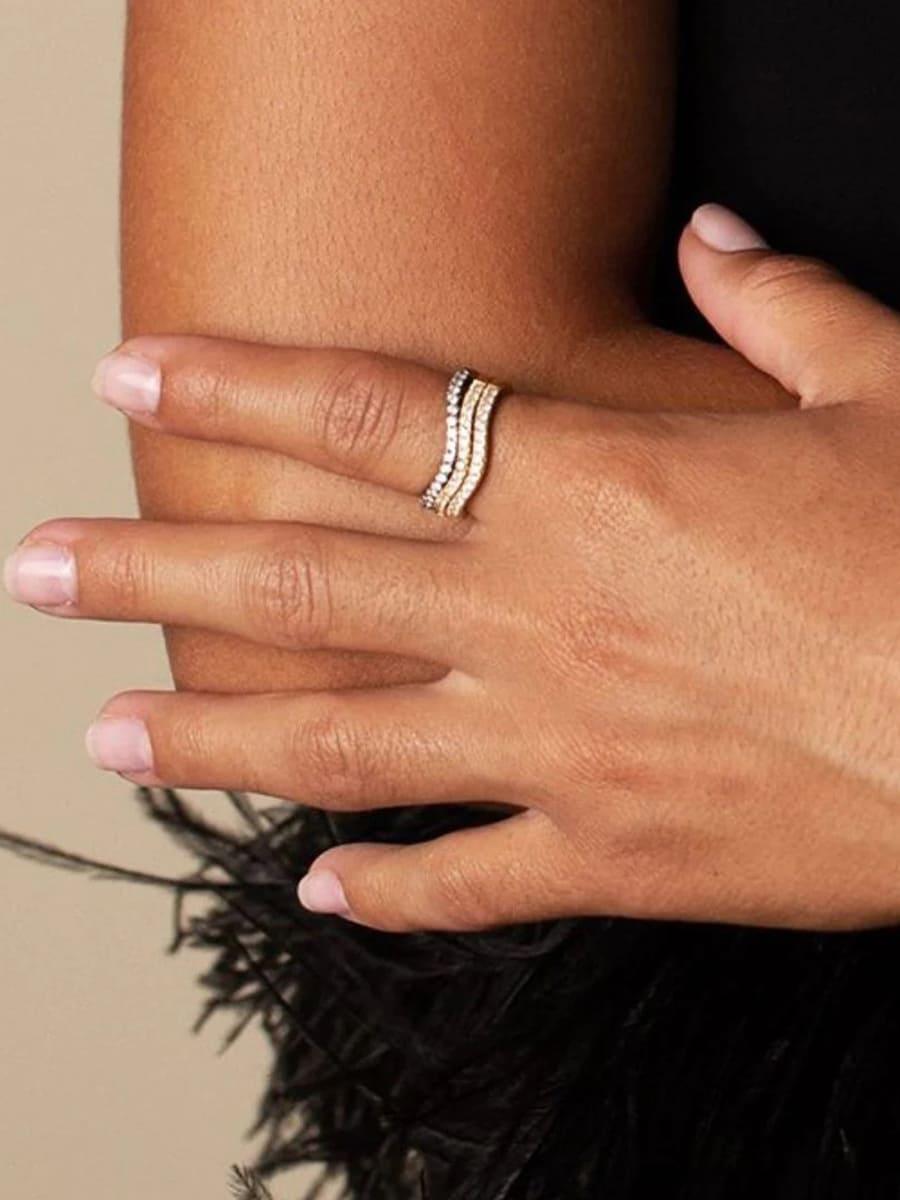 Sleek Wave Line diamantindlagt ring